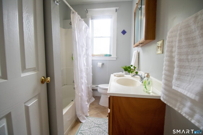 Building Photo - 88 Riverview Ave