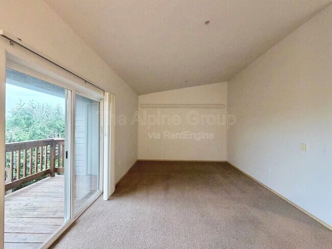 Building Photo - 10020 SW 125th Ave