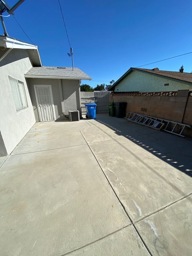 Building Photo - Single Story 4 bed, 2 bath home with RV Access