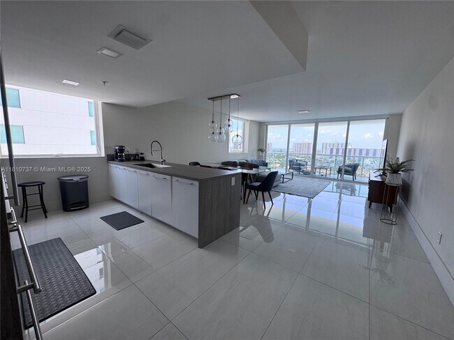 Building Photo - 400 Sunny Isles Blvd