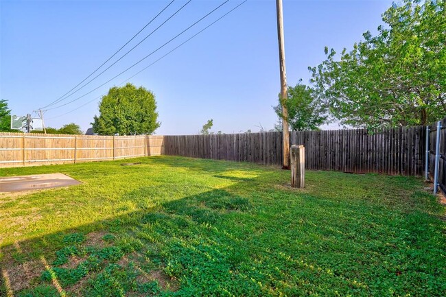 Building Photo - 10425 Aberdeen Dr