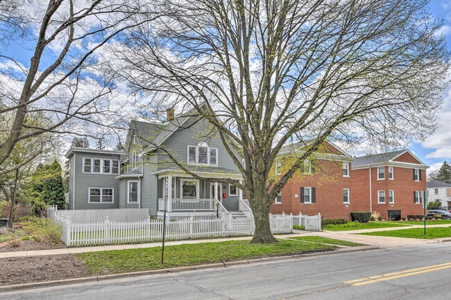 Building Photo - 1129 Augusta St