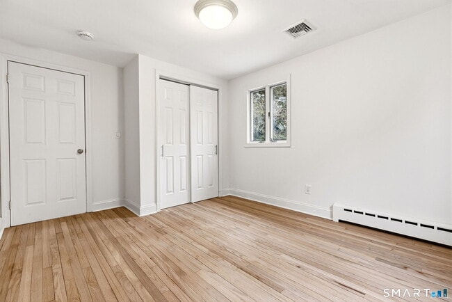 Building Photo - 100 Shorefront Park