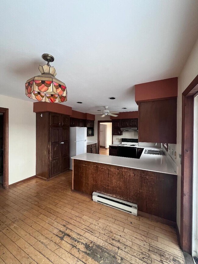 Building Photo - 9 Kings Point Cir
