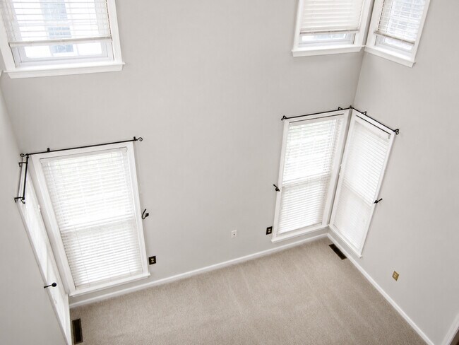 Building Photo - 118 Henning Dr