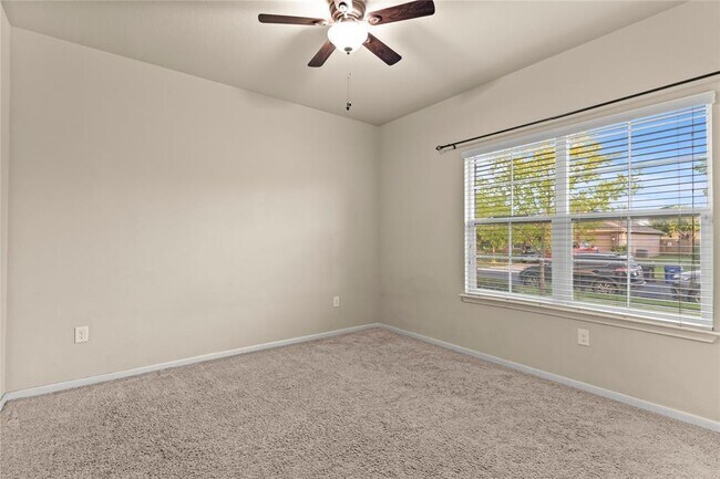Building Photo - 407 Camellia Dr