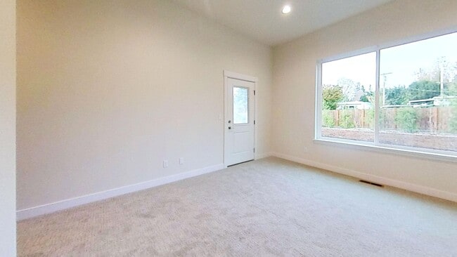 Building Photo - Contemporary 4 Bedroom Oasis on Quiet Dead...