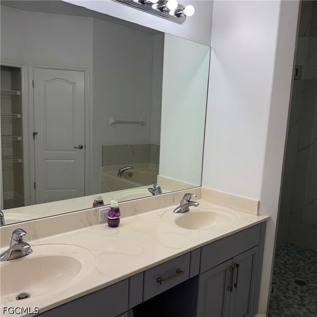 Building Photo - 9561 Blue Stone Cir