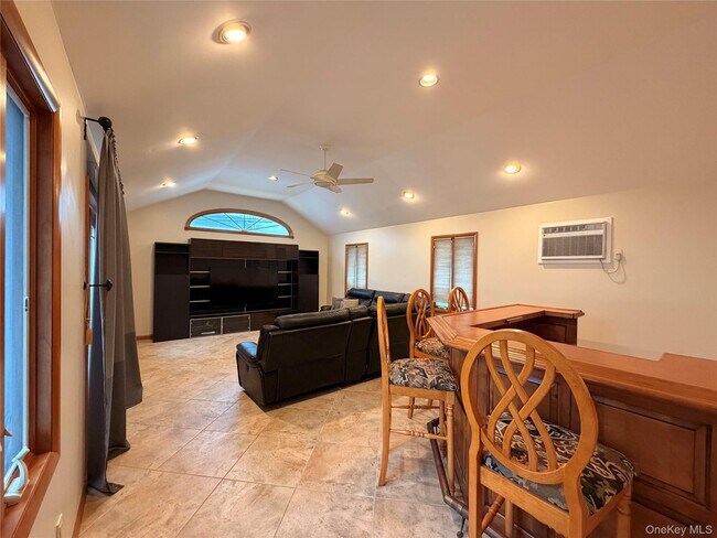 Building Photo - 12 Elves Ln