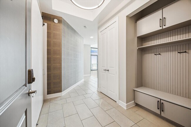 Building Photo - 9757 Katy Fwy