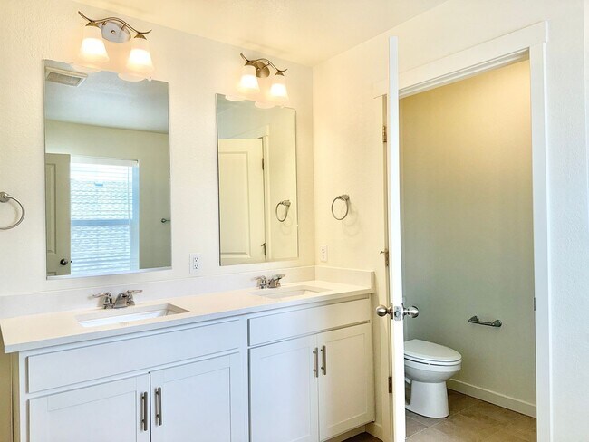 Building Photo - Beautiful 2 Year Old Home In Monument, with Easy Access to I-25, Amazing Views All Around!