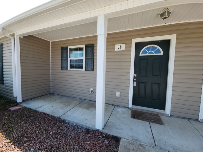 Building Photo - Townhome Available Now in Peletier, NC!