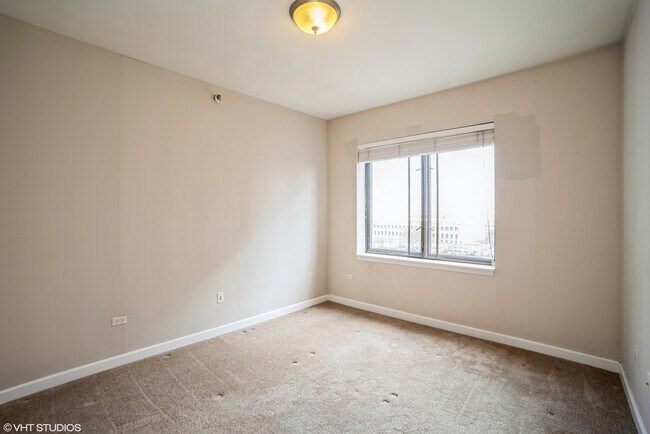 Building Photo - 1322 S Prairie Ave