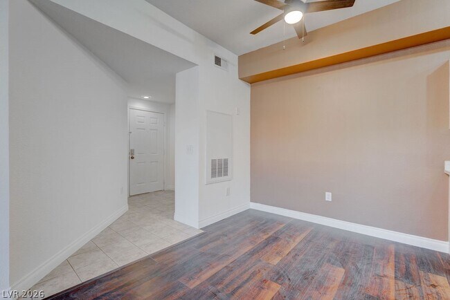 Building Photo - 231 W Horizon Ridge Pkwy