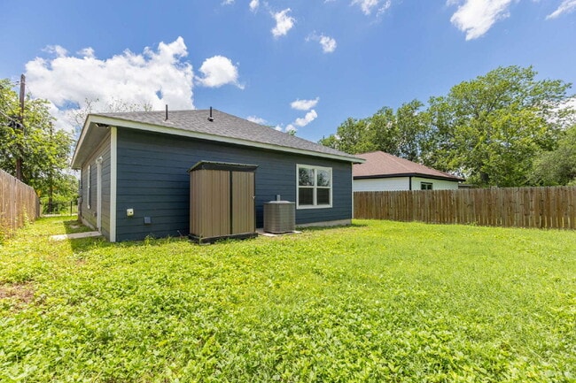 Building Photo - 479 Corliss