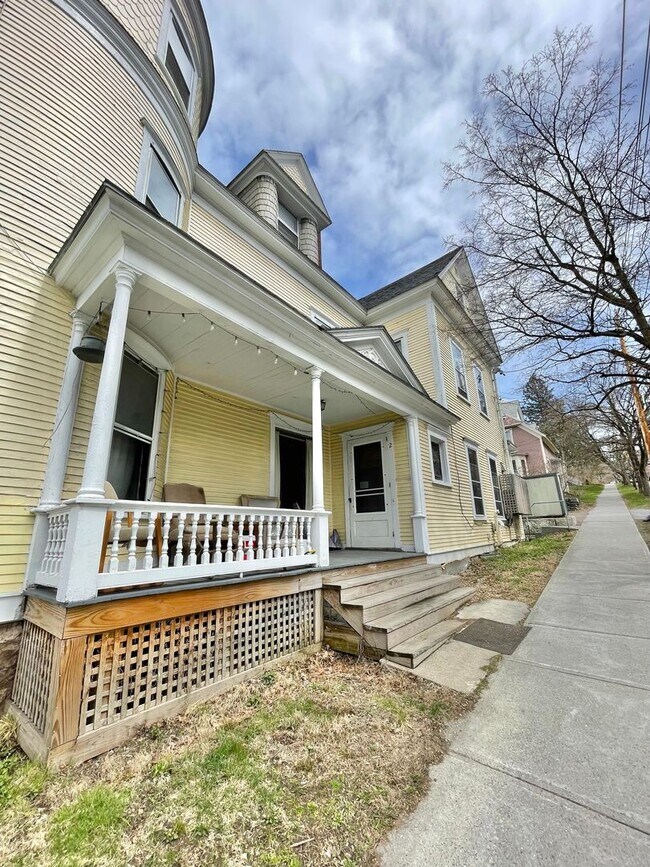 Building Photo - 222 S Union St