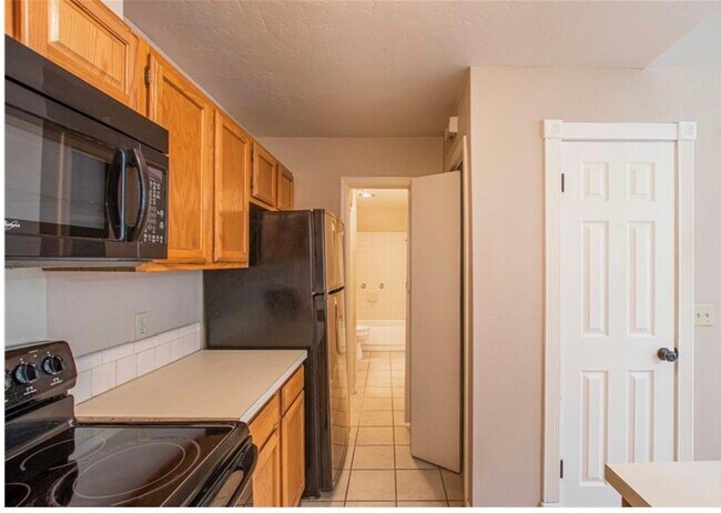 Building Photo - 9811 River Birch Dr