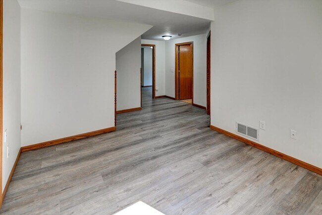 Building Photo - 309 Trail Side Dr