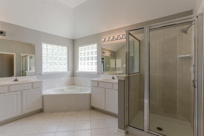 Building Photo - 2207 Stoneycreek Park Ct