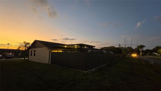 Building Photo - 4737 SW 135th Pl