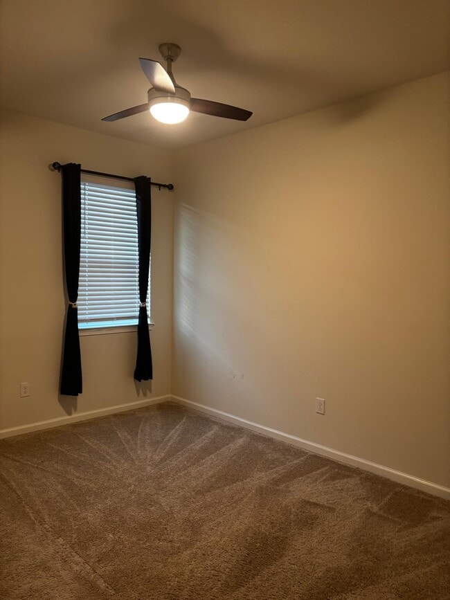 Building Photo - 11532 Cedar Valley Dr