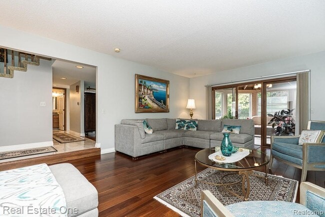 Building Photo - 1574 Devonshire Dr