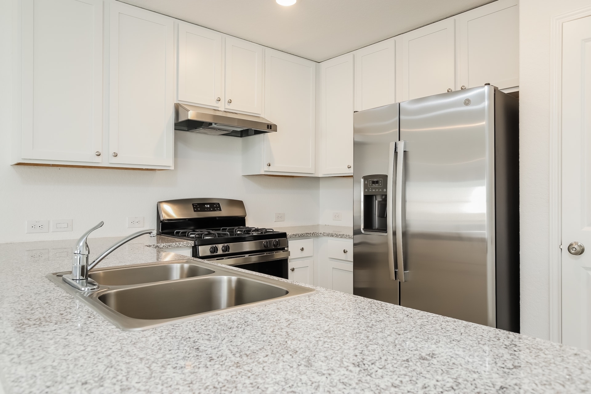 Building Photo - 2907 Millikan Dr