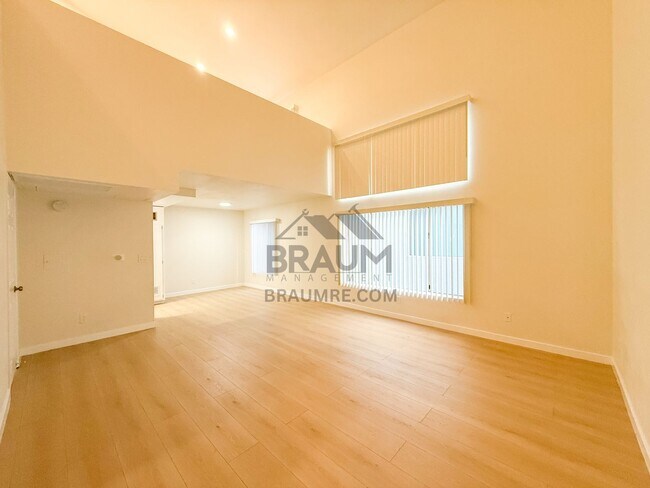 Building Photo - 5245 Riverton Ave