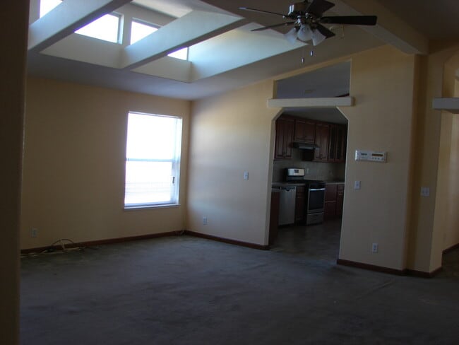 Building Photo - 4 Bedroom in Arboga! Available Now!