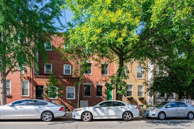 Building Photo - 1713 Christian St