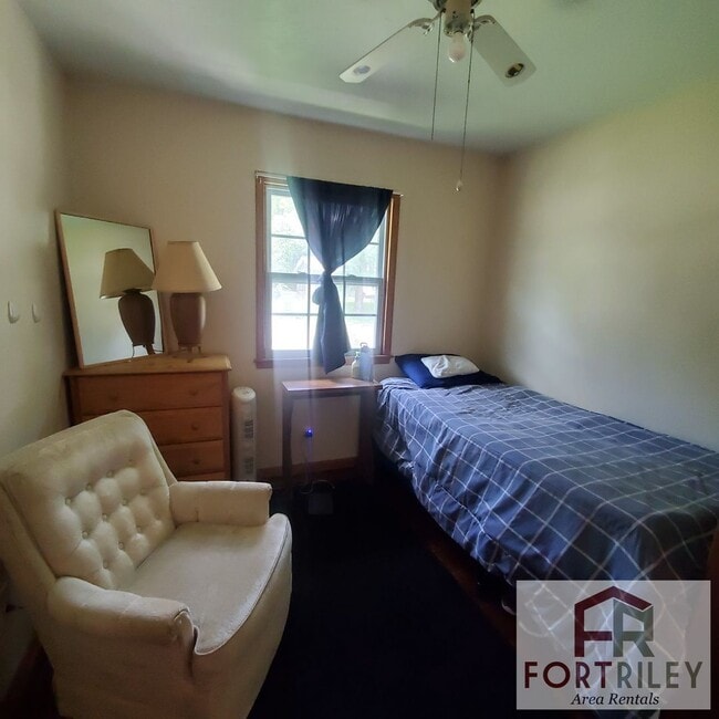 Building Photo - Spacious home for rent!