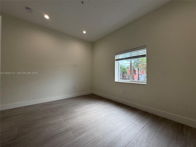 Building Photo - 1786 SW 9th St