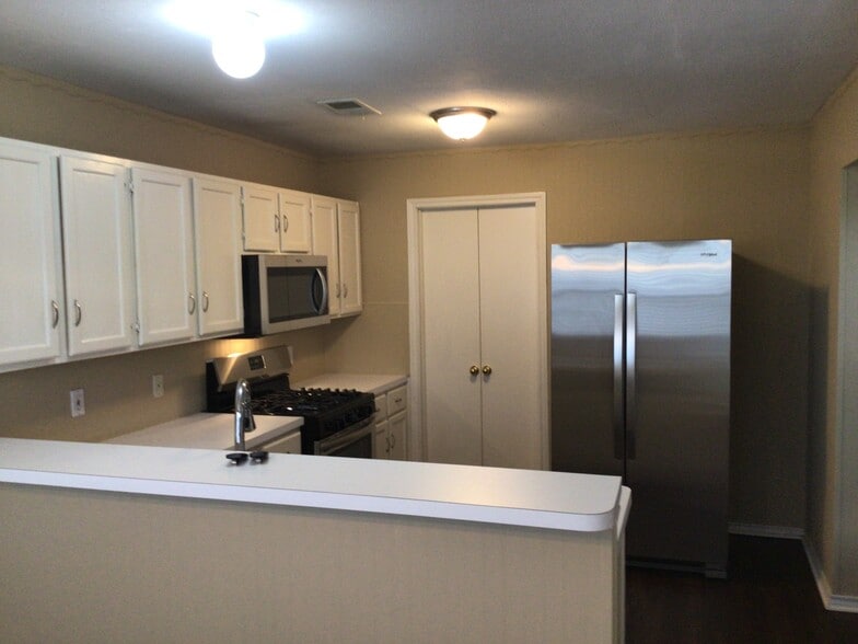 Building Photo - 3430 Maymist Dr