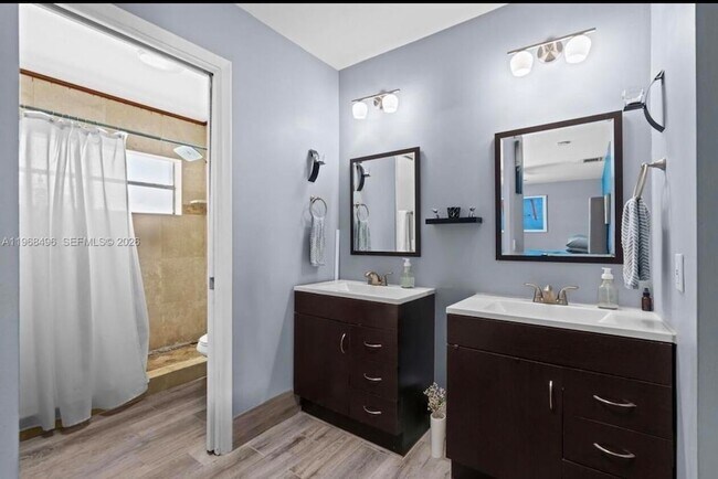 Building Photo - 2900 NW 69th Ct