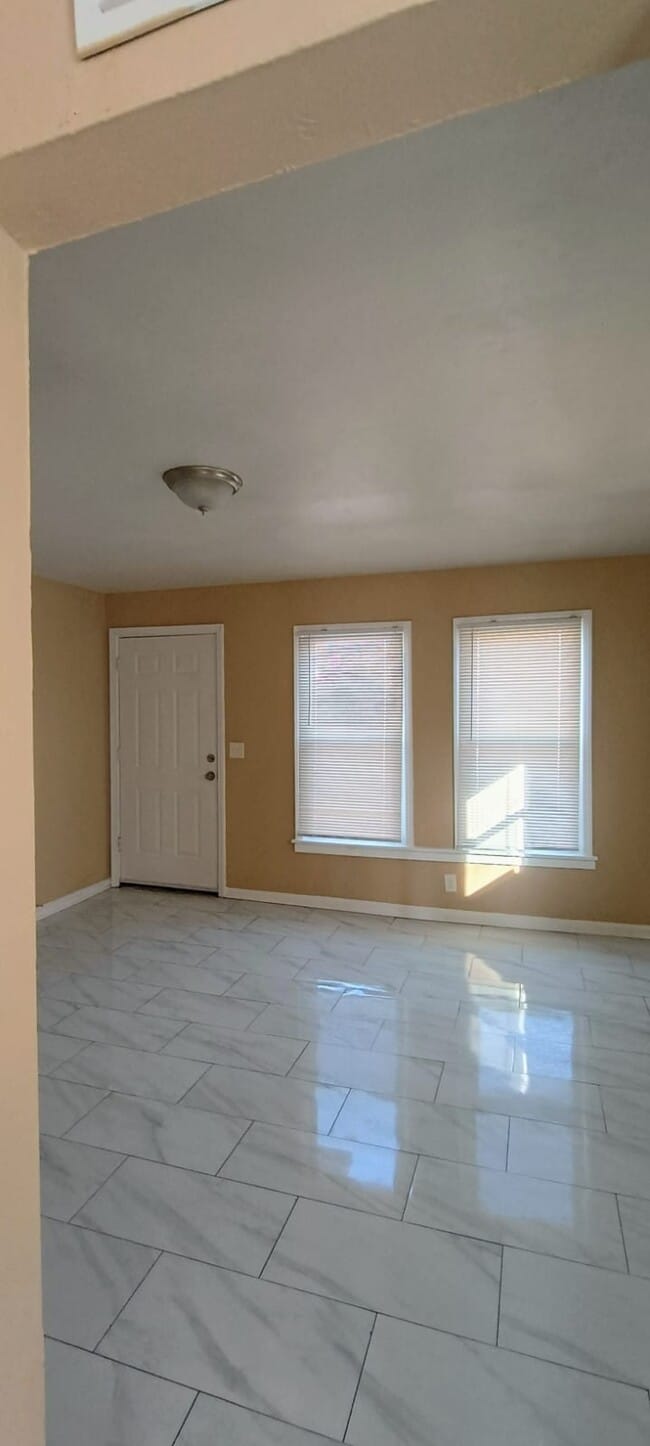 Building Photo - 8353 Alpine St