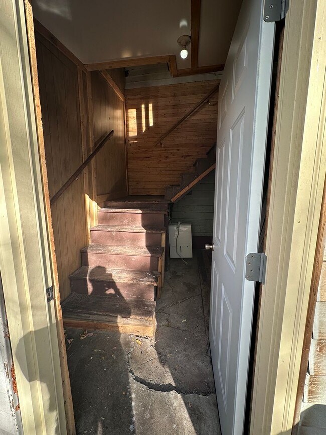 Building Photo - 303 Weston Ave