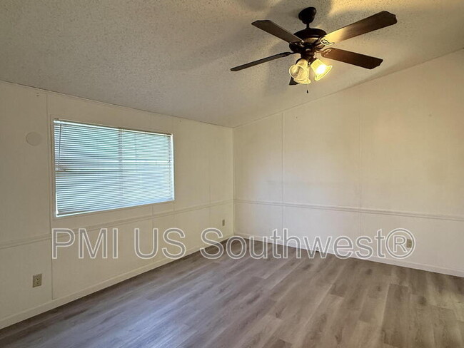 Building Photo - 4453 Calle del Media