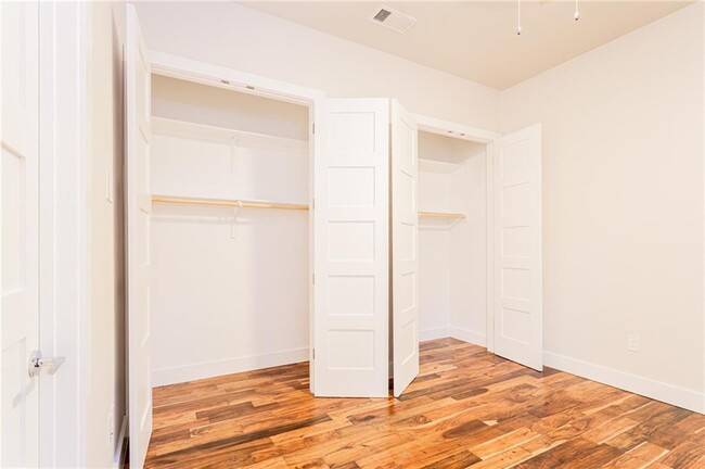 Building Photo - 2509 Del Curto Rd