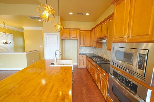 Building Photo - 10819 Almeda Park Dr