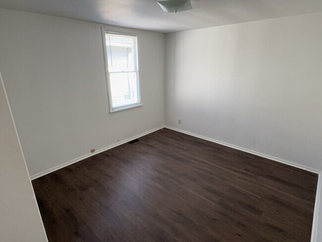 Building Photo - Spacious 3 Bedroom, Pre-Lease Today!