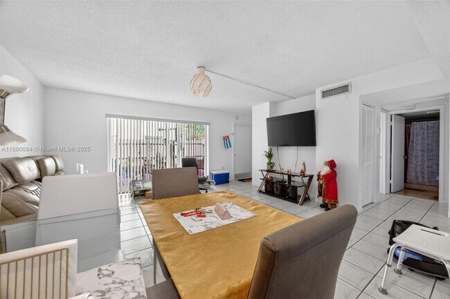 Building Photo - 15480 SW 82nd Ln