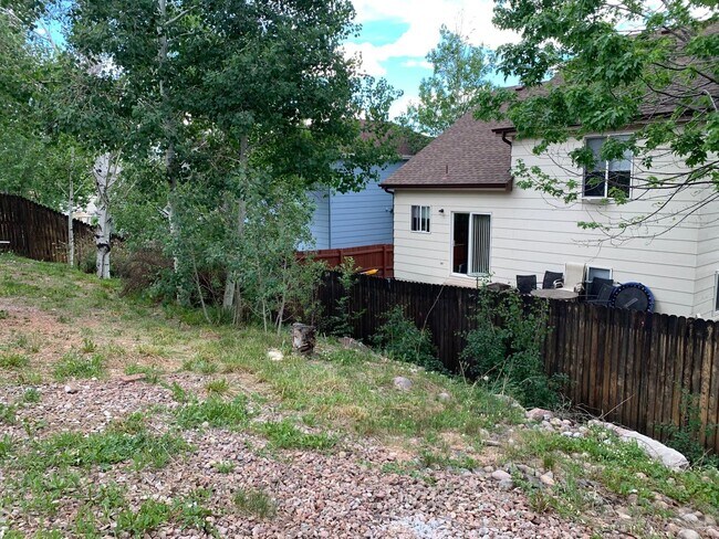 Building Photo - *STUNNING* 3 BEDROOM IN STETSON HILLS