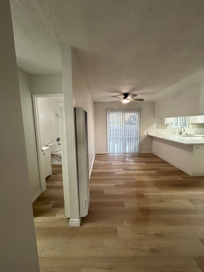 Building Photo - Charming Renovated 3 Bedroom/2 Bath Single...