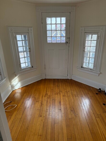 Building Photo - 111 Sycamore Ave