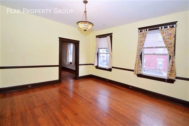 Building Photo - 2369 Flora St