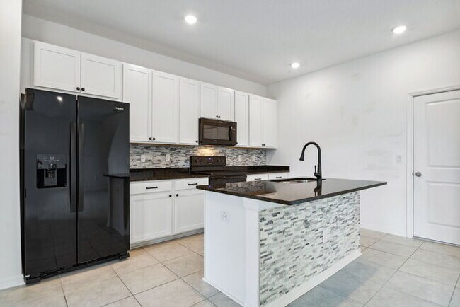 Building Photo - 3 bedroom, 2.5 bath, 2 car garage Home in ...