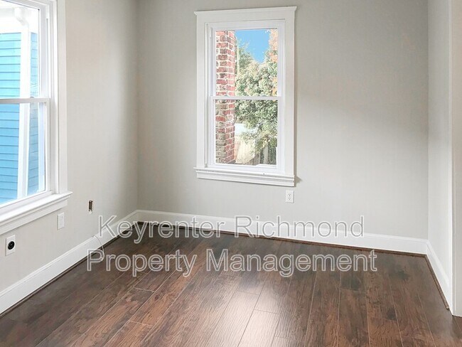 Building Photo - 404 W 27th St