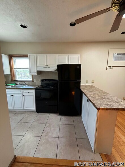 Building Photo - 2 Prescott St