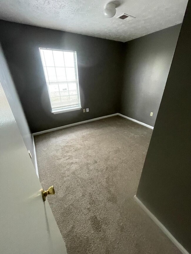 Building Photo - 98 Andrea Dr