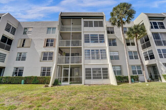 Building Photo - 9440 Poinciana Pl